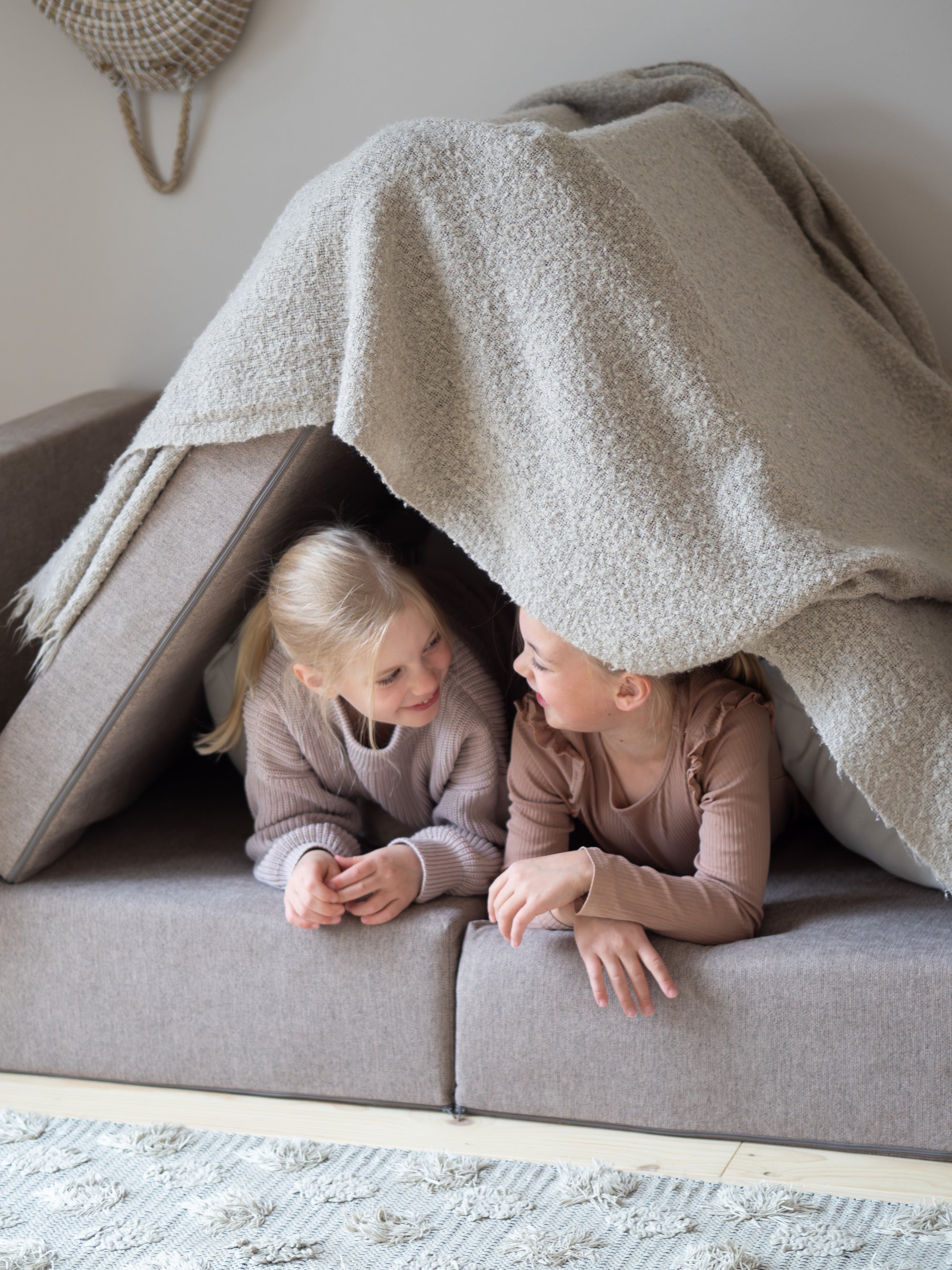 KINOS play couch with LAAVU couch frame