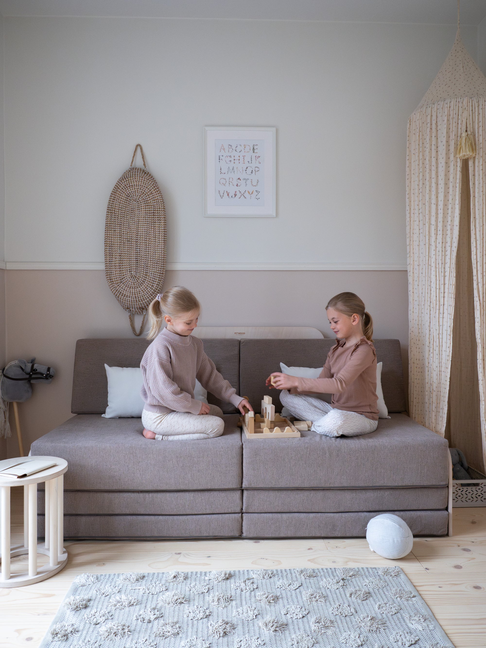 KINOS play couch with LAAVU couch frame