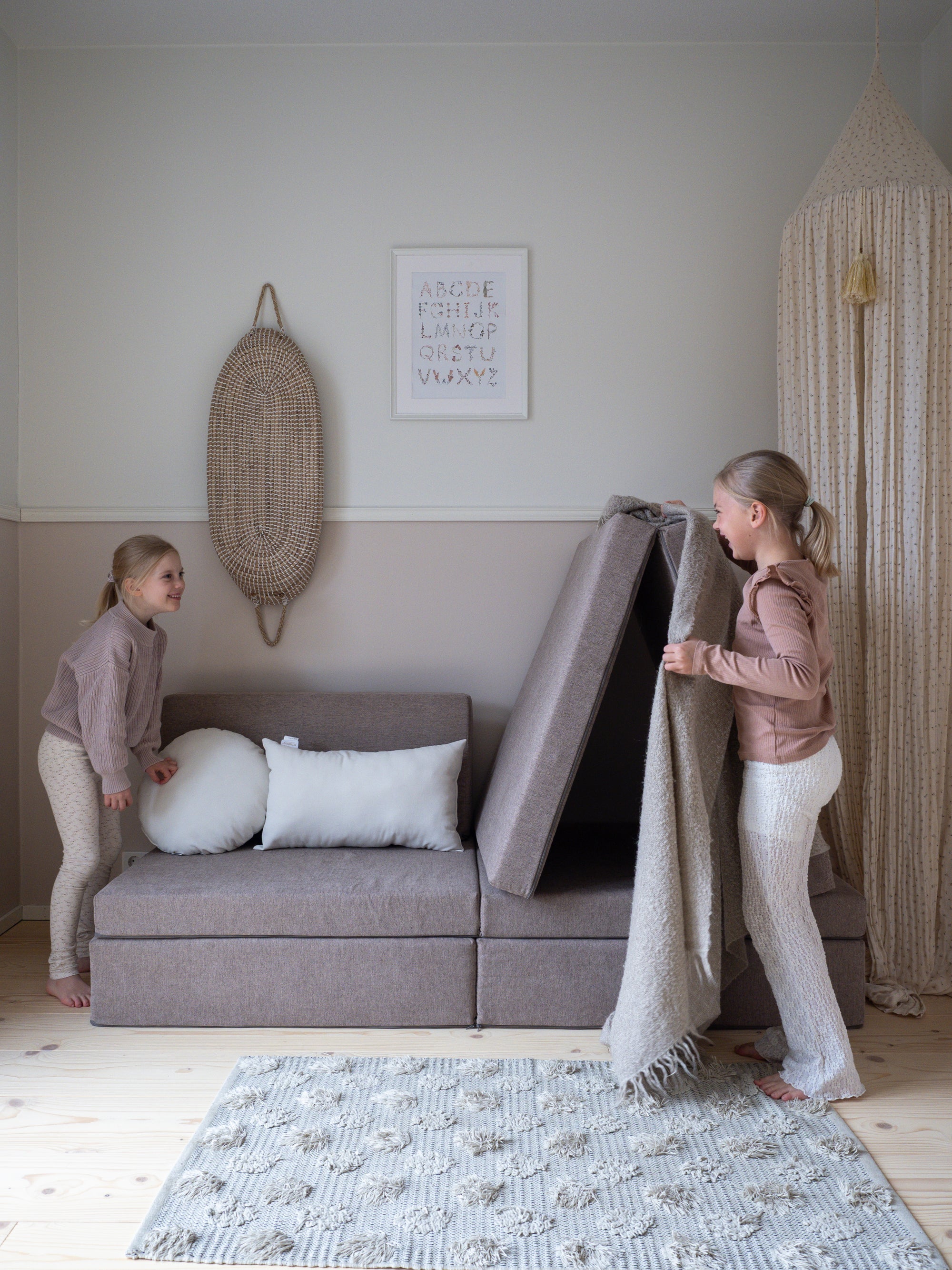 KINOS play couch with LAAVU couch frame